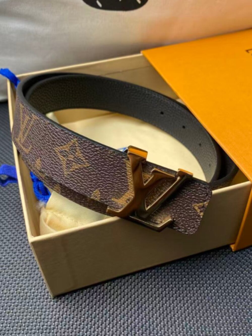 Louis Vuitton Iconic LV Initiales Reversible Belt. Size 85cm/34in